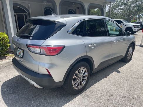Used 2022 Ford Escape SE FWD image 3