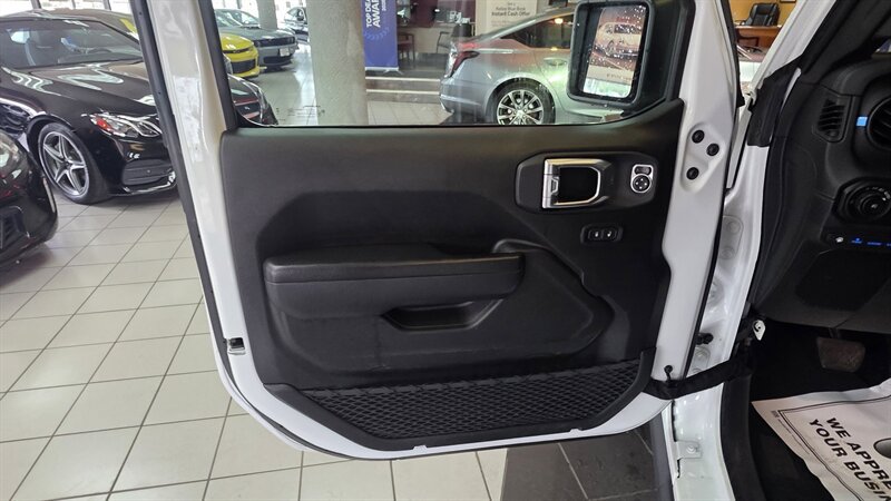 Used 2024 Jeep Wrangler Unlimited Rubicon 4xe AWD/4WD image 22