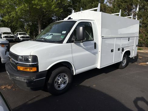 New 2025 Chevrolet Express 3500 w/ Power Convenience Package RWD image 5