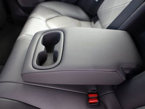 Used 2018 Toyota Camry XLE image 38
