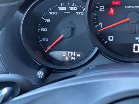 Used 2016 Porsche Cayman image 18