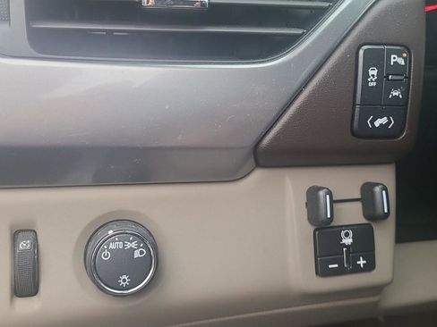 Used 2020 Chevrolet Tahoe LS w/ Enhanced Driver Alert Package image 16