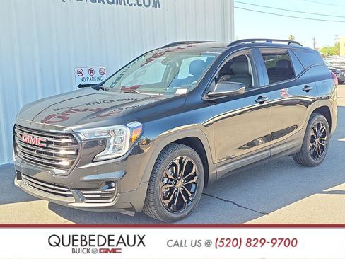 Used 2022 GMC Terrain SLT w/ Tech Package FWD image 3