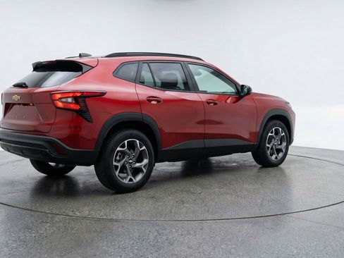 Used 2025 Chevrolet Trax LT image 9