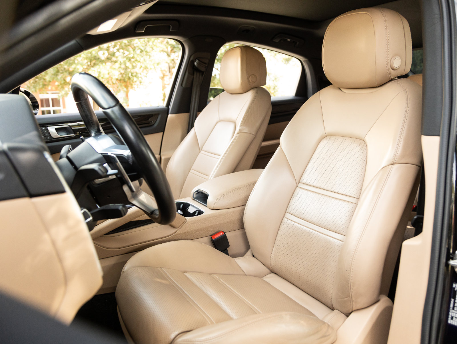 Certified 2023 Porsche Cayenne Coupe AWD/4WD image 5
