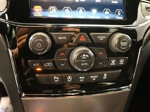 Used 2020 Jeep Grand Cherokee Altitude AWD/4WD image 35