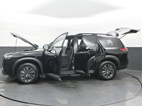 Used 2024 Nissan Pathfinder SV image 42