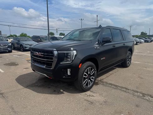 Used 2024 GMC Yukon XL AT4 w/ AT4 Premium Plus Package AWD/4WD image 2