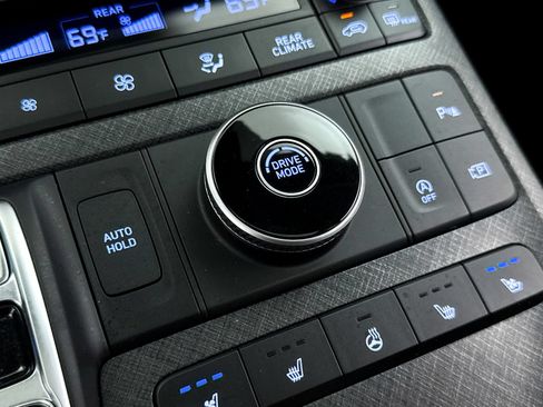 Used 2024 Hyundai Palisade Limited FWD image 11