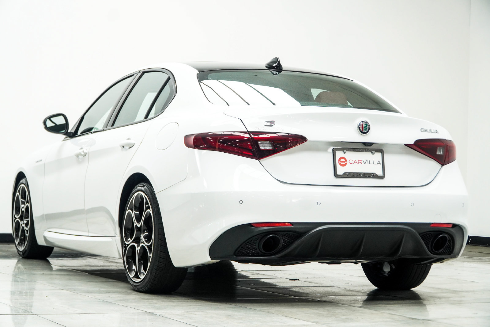 Used 2023 Alfa Romeo Giulia Veloce RWD image 12