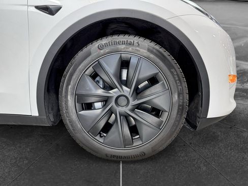 Used 2025 Tesla Model Y Long Range AWD/4WD image 32