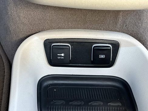 Used 2018 Chrysler Pacifica Touring-L Plus image 24