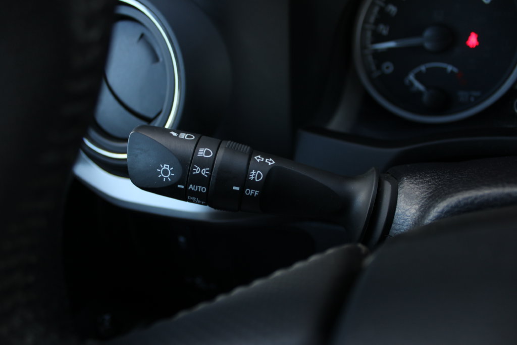Used 2023 Toyota Tacoma SR5 AWD/4WD image 6