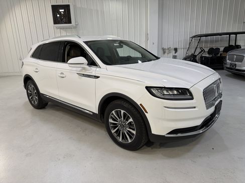 Used 2022 Lincoln Nautilus Standard w/ Premium Package image 7