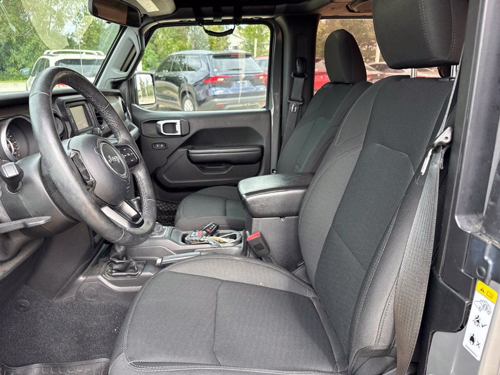 Used 2018 Jeep Wrangler Sport AWD/4WD image 13