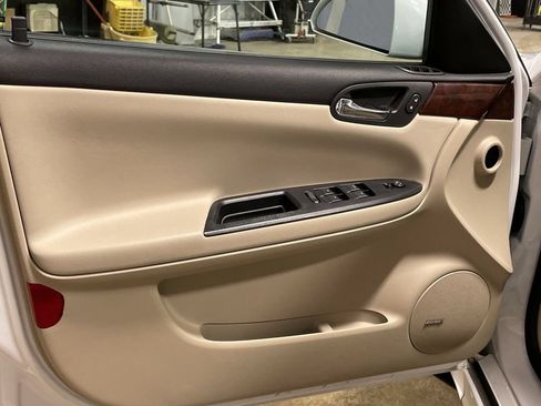 Used 2010 Chevrolet Impala LT w/ Luxury Edition Package FWD image 12