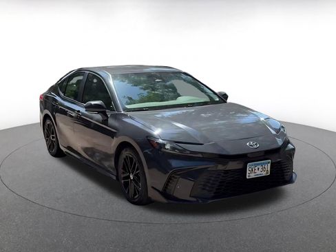 Used 2025 Toyota Camry SE FWD image 3