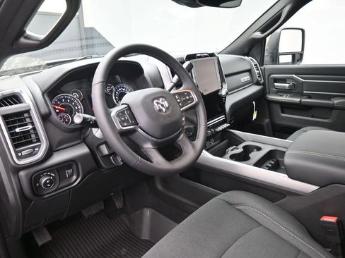 New 2026 RAM 2500 Big Horn AWD/4WD image 18