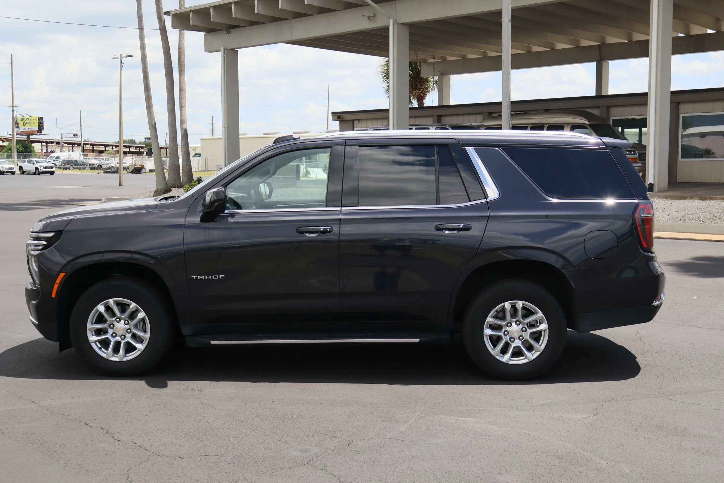 Used 2025 Chevrolet Tahoe LT RWD image 4