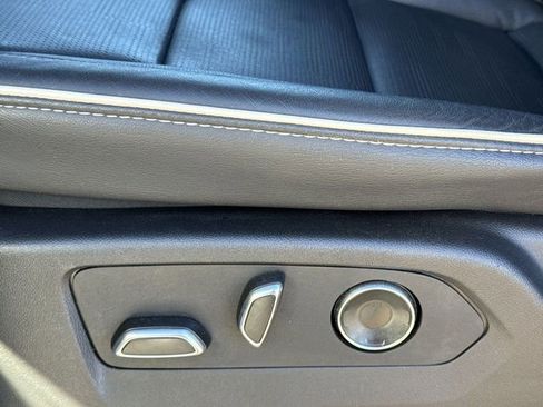 Certified 2025 Cadillac Escalade Premium Luxury image 12