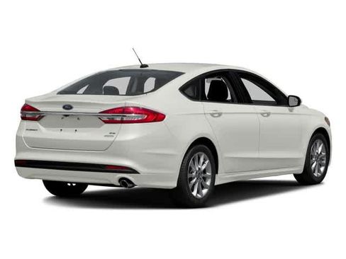 Used 2017 Ford Fusion SE w/ Fusion SE Technology Package FWD image 3