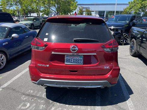 Used 2019 Nissan Rogue SV w/ Premium Package FWD image 4