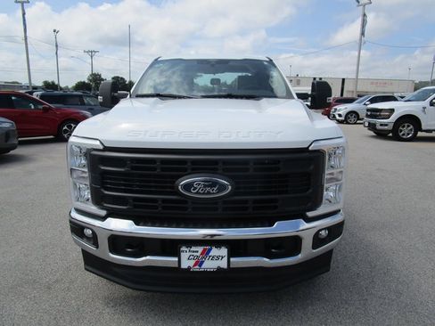 New 2025 Ford F250 XL w/ FX4 Off-Road Package image 2