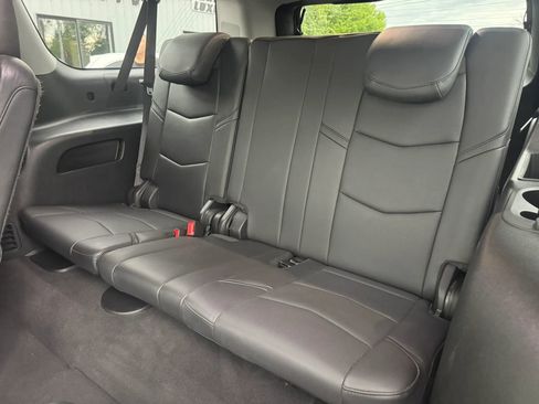 Used 2019 Cadillac Escalade ESV Luxury AWD/4WD image 7