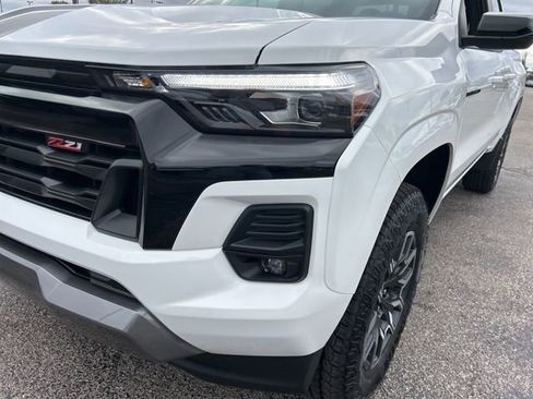 New 2026 Chevrolet Colorado Z71 w/ LPO, Hood Decal Package image 9
