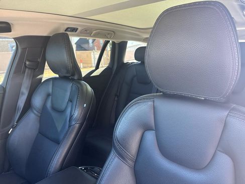 Used 2020 Volvo V60 T5 Cross Country image 36