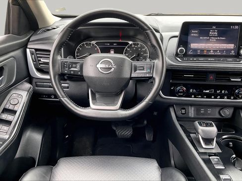 Used 2025 Nissan Rogue SV w/ SV Premium Package FWD image 6