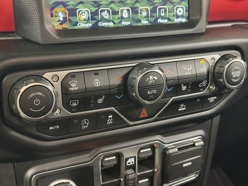 Used 2023 Jeep Gladiator Rubicon w/ Cold Weather Group AWD/4WD image 38