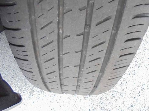 Used 2024 Chrysler Pacifica Touring-L FWD image 5