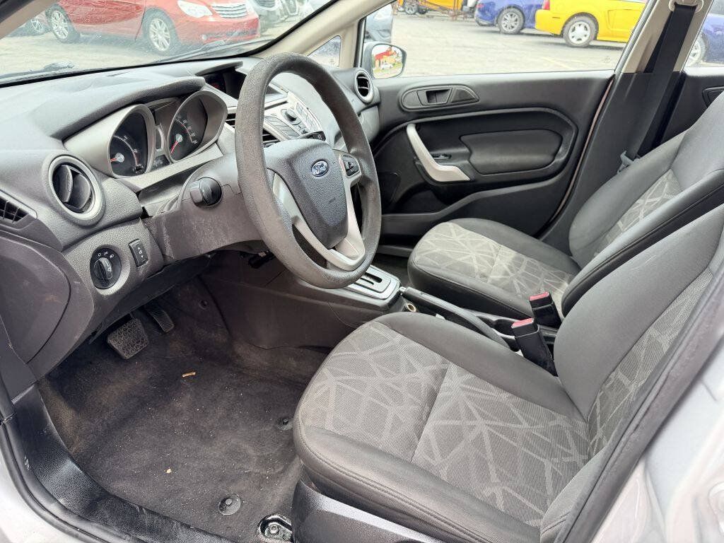 Used 2011 Ford Fiesta SE w/ 202A Rapid Spec Order Code FWD image 8