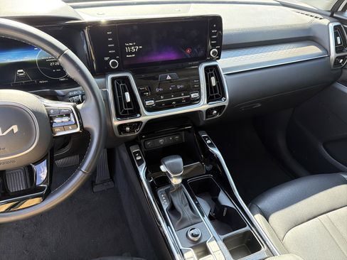 Used 2023 Kia Sorento SX image 29