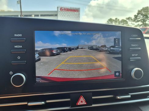 Used 2022 Hyundai Elantra SEL FWD image 5