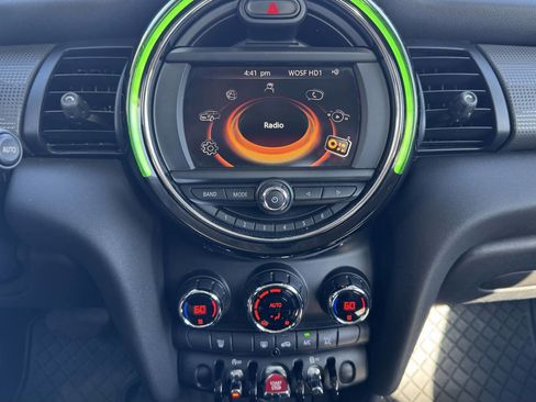 Used 2017 MINI Cooper 4-Door Hardtop image 11