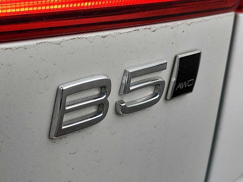 Certified 2023 Volvo XC60 B5 Plus w/ Climate Package image 29