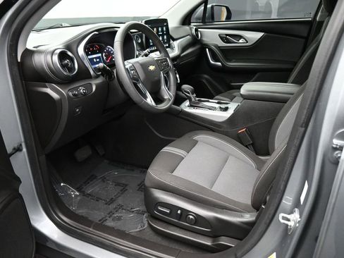 Used 2024 Chevrolet Blazer LT FWD image 2
