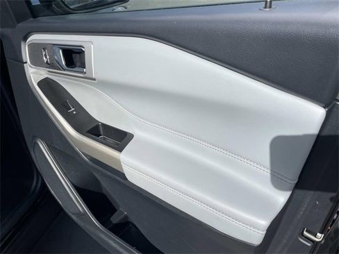 Used 2022 Ford Explorer XLT w/ Equipment Group 202A image 34