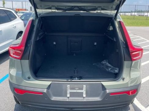Used 2025 Volvo XC40 B5 Plus AWD/4WD image 7