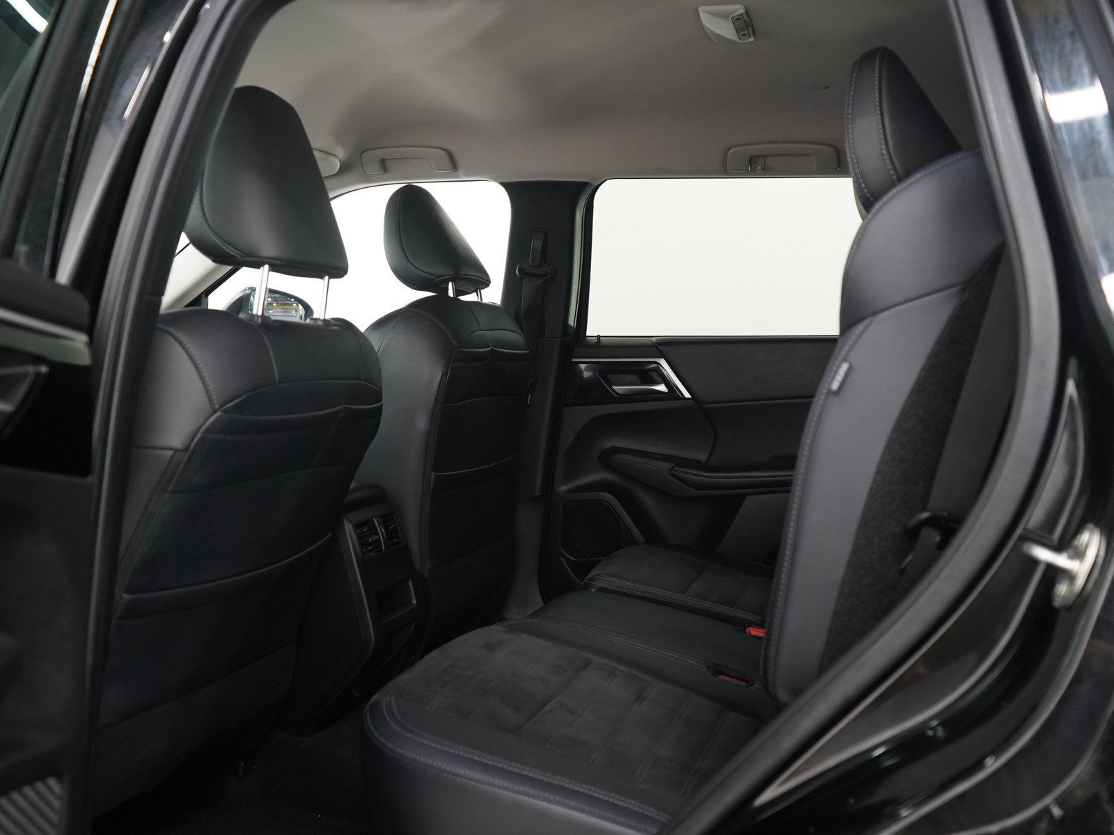 Used 2024 Mitsubishi Outlander SE AWD/4WD image 18