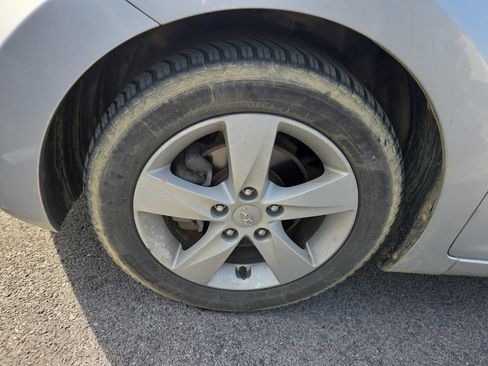 Used 2013 Hyundai Elantra GLS w/ Preferred Pkg image 9