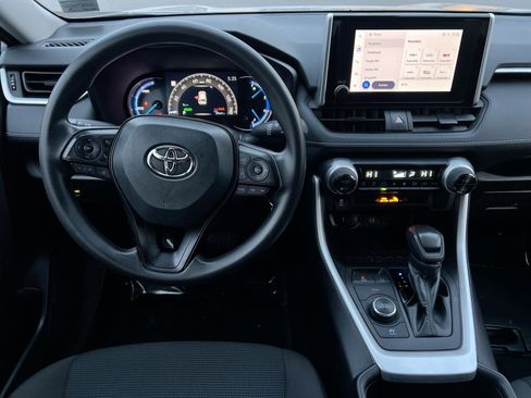 Used 2024 Toyota RAV4 LE image 27