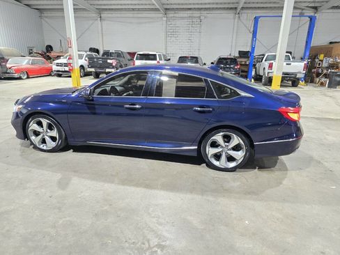 Used 2018 Honda Accord Touring image 6