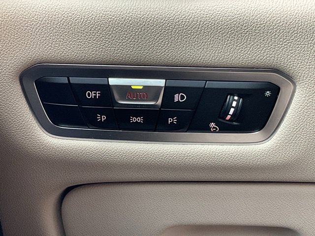 Used 2022 BMW X5 sDrive40i w/ Premium Package RWD image 39