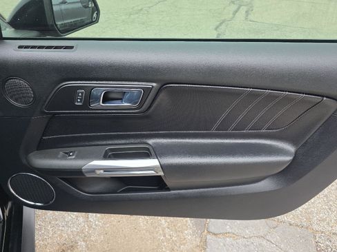 Used 2015 Ford Mustang Premium image 25