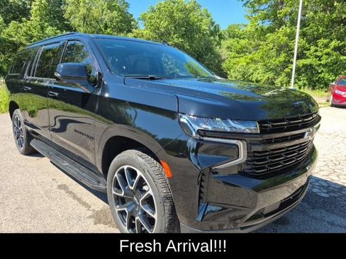 Used 2024 Chevrolet Suburban RST w/ Luxury Package AWD/4WD image 13