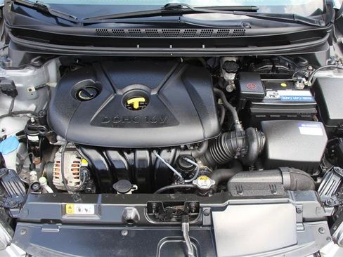 Used 2013 Hyundai Elantra GLS w/ Preferred Pkg FWD image 11