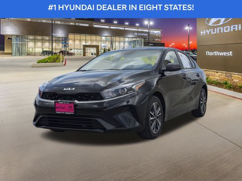 Used 2024 Kia Forte LXS w/ LXS Technology Package FWD image 2